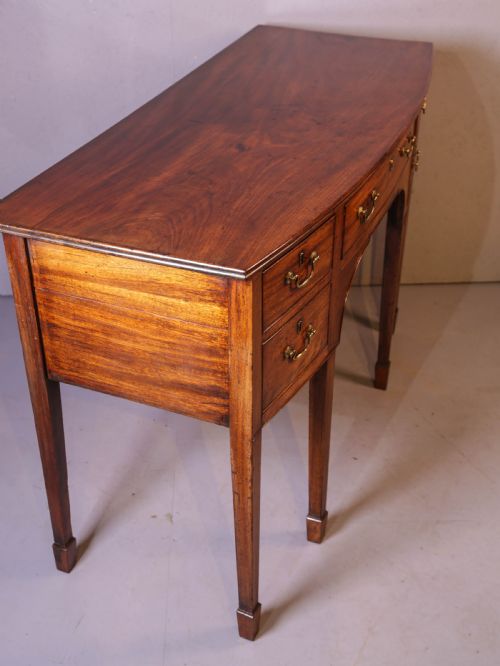 A GEORGIAN SIDEBOARD IN MAHOGANY - ADDITIONAL PHOTO 2