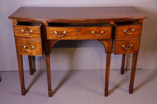 A GEORGIAN SIDEBOARD IN MAHOGANY - ADDITIONAL PHOTO 3