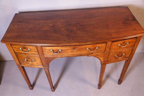 A GEORGIAN SIDEBOARD IN MAHOGANY - ADDITIONAL PHOTO 7