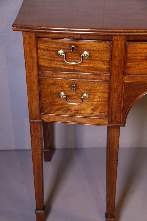 A GEORGIAN SIDEBOARD IN MAHOGANY - ADDITIONAL PHOTO 11