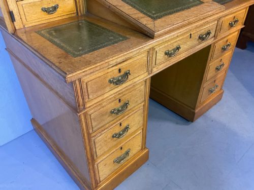 A GOOD DICKENS DESK IN PALE OAK PEDESTAL 3 PARTS - ADDITIONAL PHOTO 8