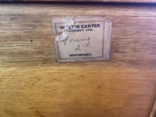 A GOOD DICKENS DESK IN PALE OAK PEDESTAL 3 PARTS - ADDITIONAL PHOTO 9