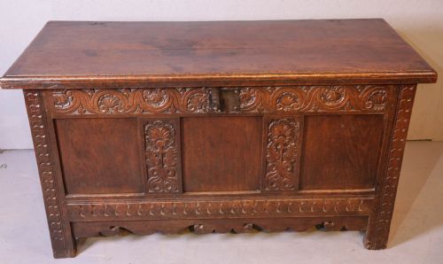 A 17TH CENTURY OAK COFFER ALL ORIGINAL - ADDITIONAL PHOTO 3
