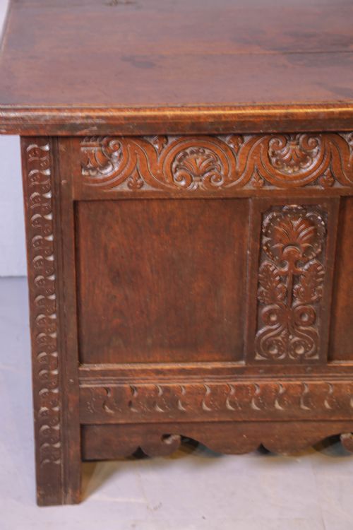 A 17TH CENTURY OAK COFFER ALL ORIGINAL - ADDITIONAL PHOTO 4