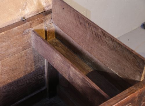 A 17TH CENTURY OAK COFFER ALL ORIGINAL - ADDITIONAL PHOTO 7