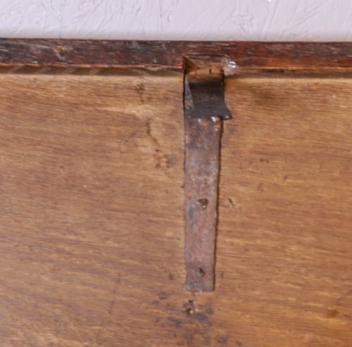 A 17TH CENTURY OAK COFFER ALL ORIGINAL - ADDITIONAL PHOTO 10