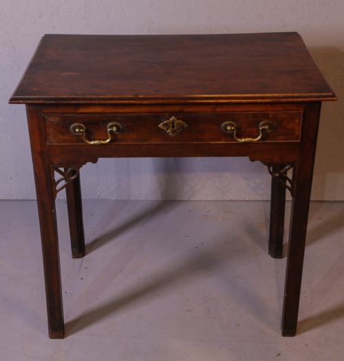 A RARE 18TH CENTURY SIDE TABLE IN YEW WOOD