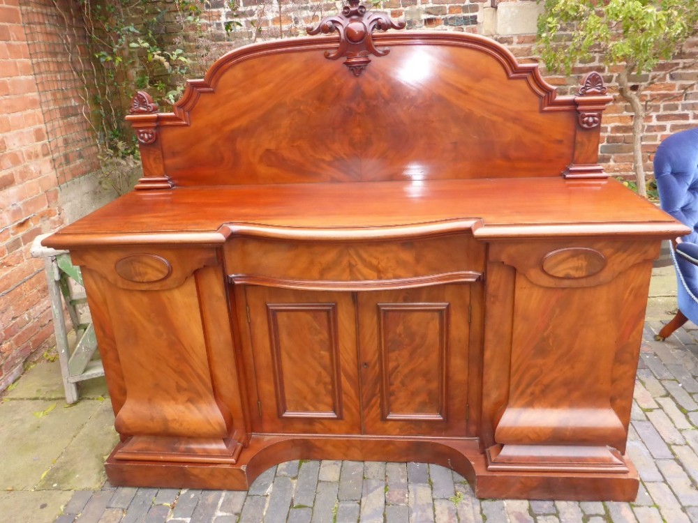 Superb Victorian Mahogany Sideboard/Chiffonier