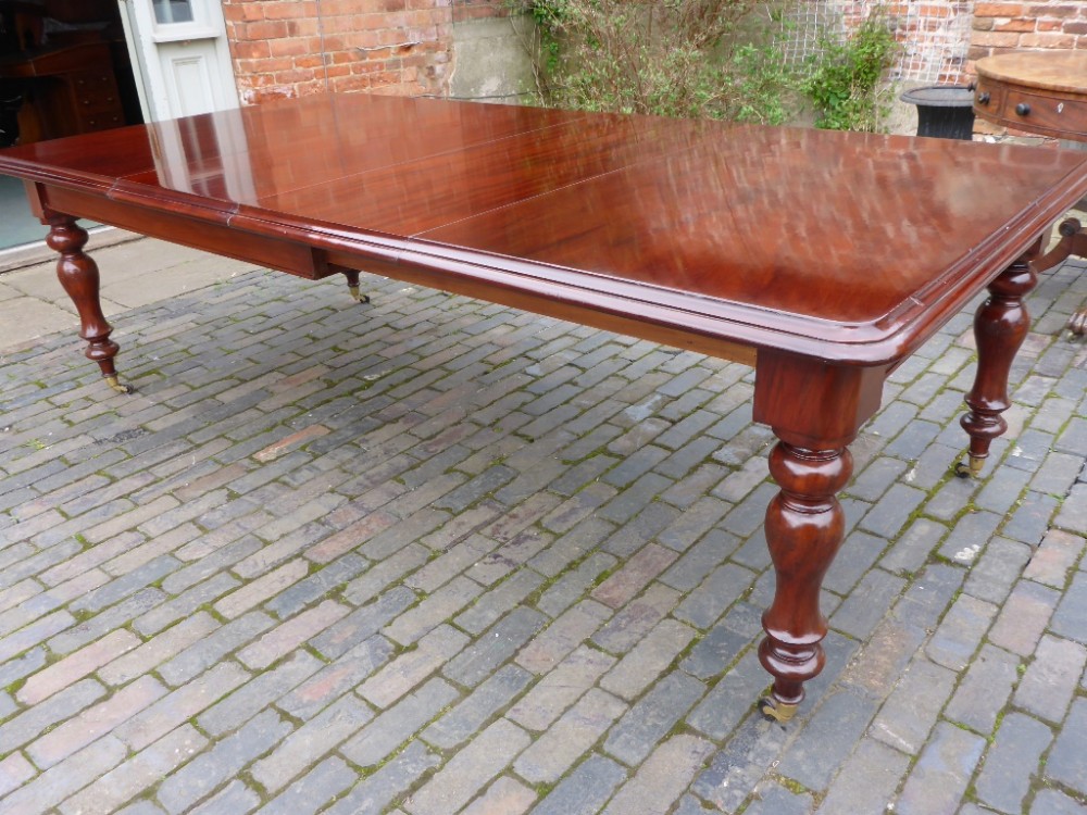 Victorian Mahogany 2 Leaf Extending Dining Table