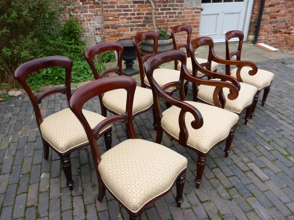 A Set of 8 Victorian Mahogany Dining Chairs 2 Carvers 6 Singles