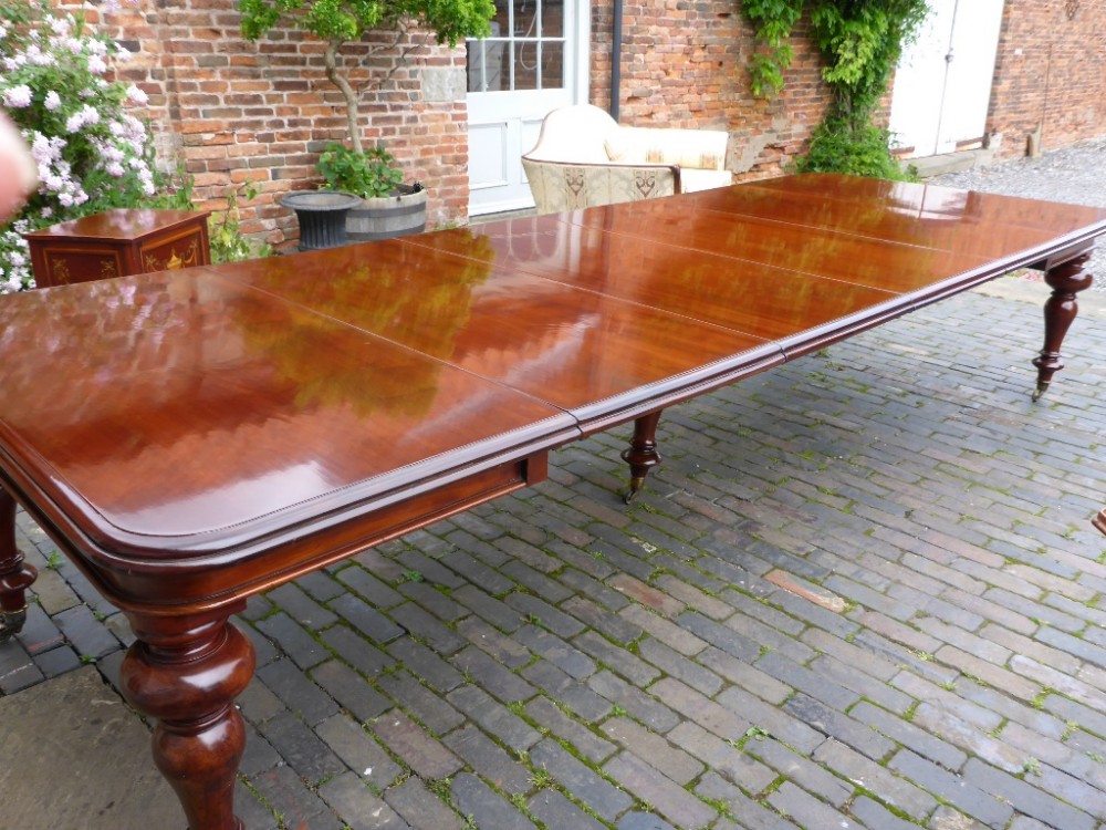 Victorian Mahogany Extending dining table to seat 14