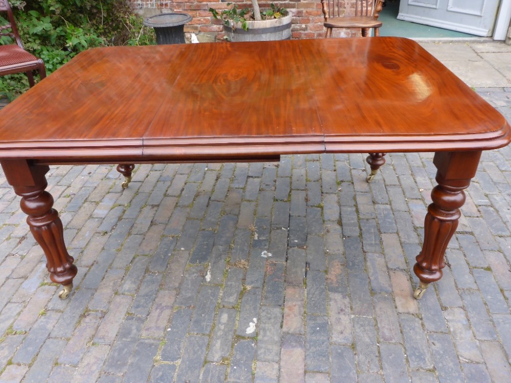 Victorian Extending Dining Table in Mahogany seats 6/8