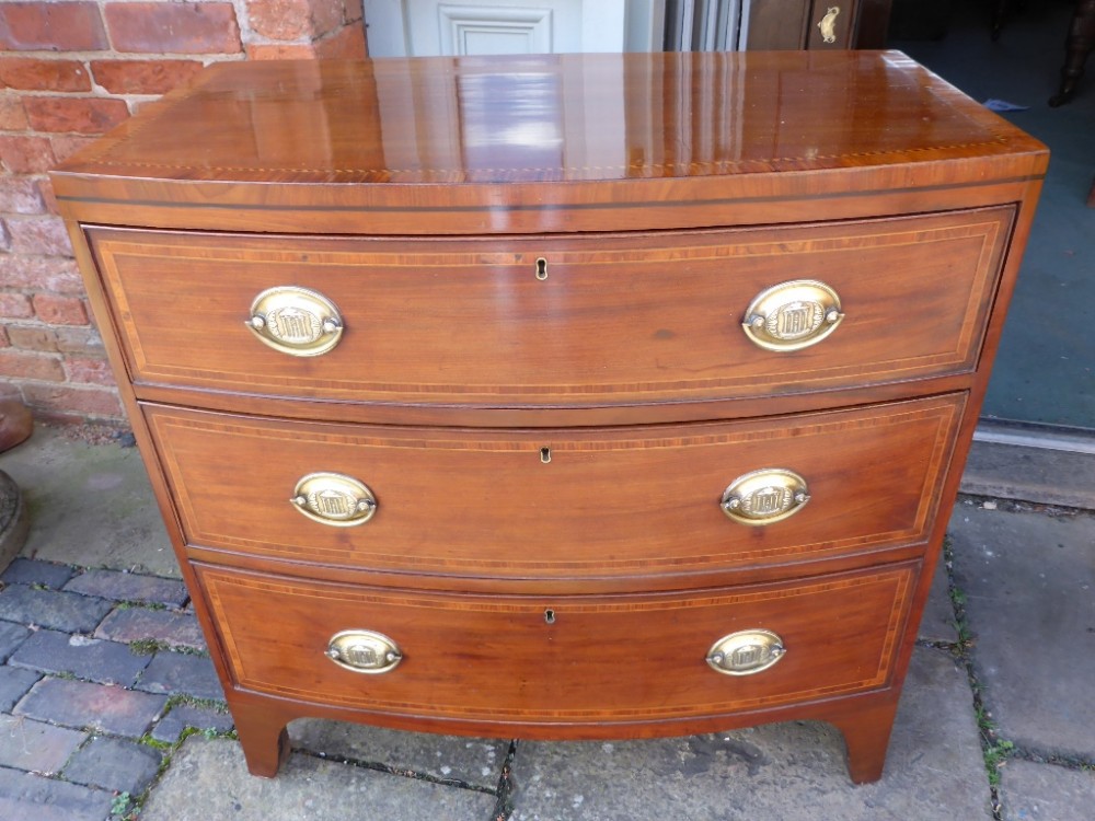 Georgian Small Bow Front Chest of Drawers