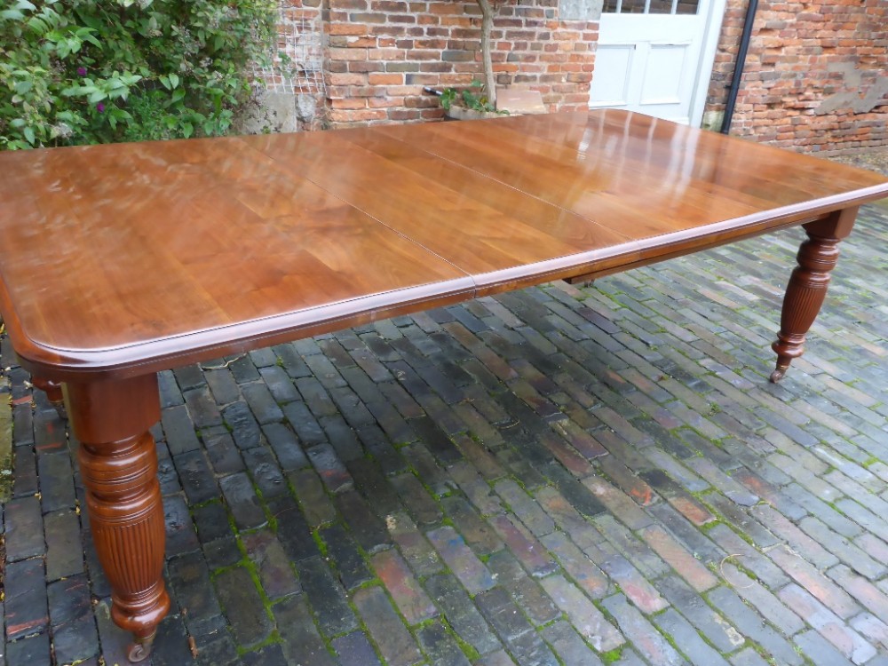 Victorian Extending Dining Table with Two Leaves