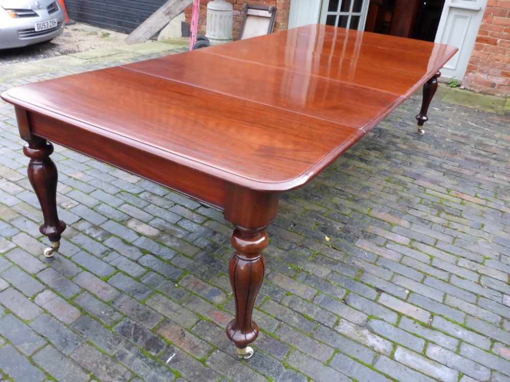 Antique Victorian Extending Dining Table in Mahogany