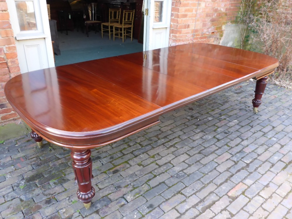 Very Good Early Victorian Mahogany Extending Dining Table