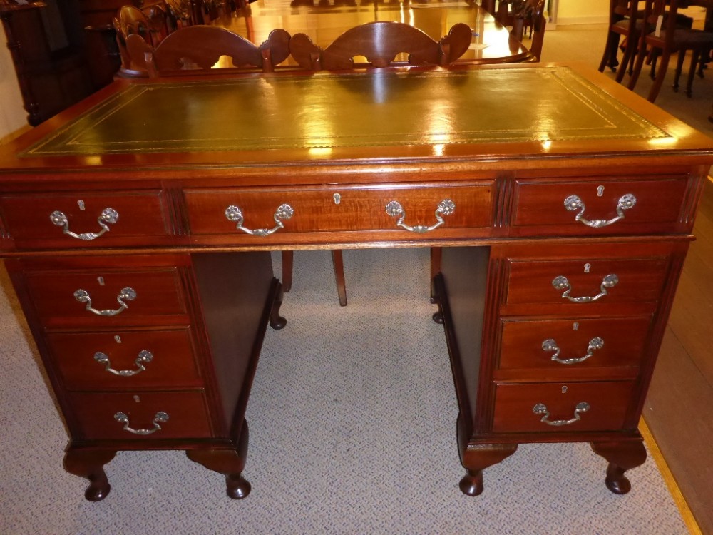 Quality Mahogany Pedestal Desk