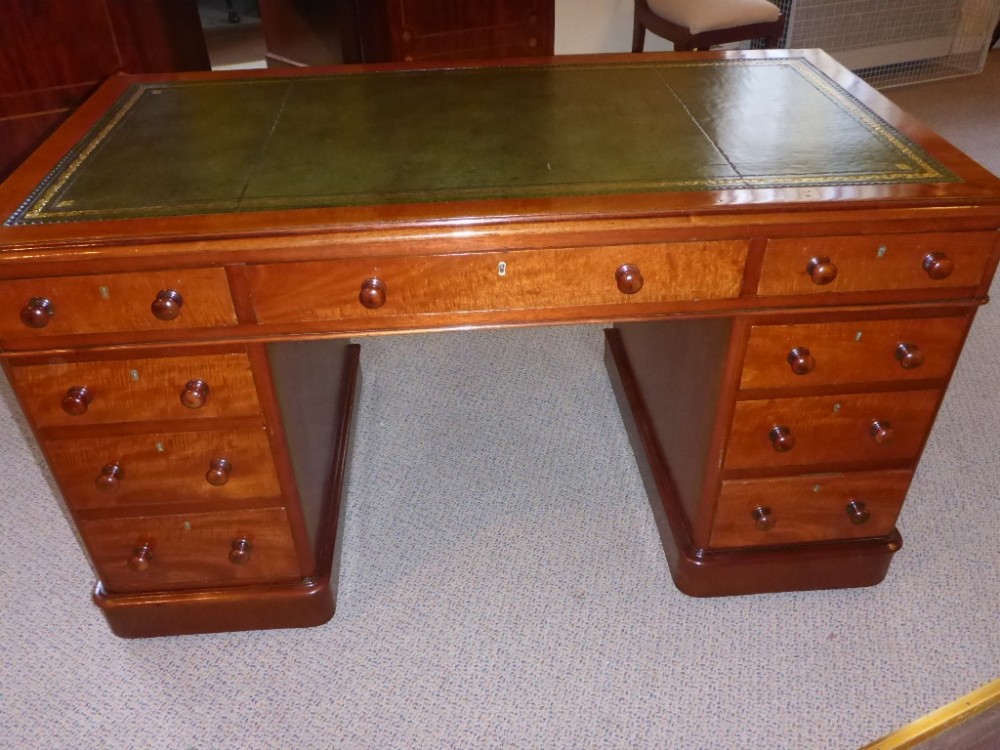 Good Quality Victorian Pedestal Desk