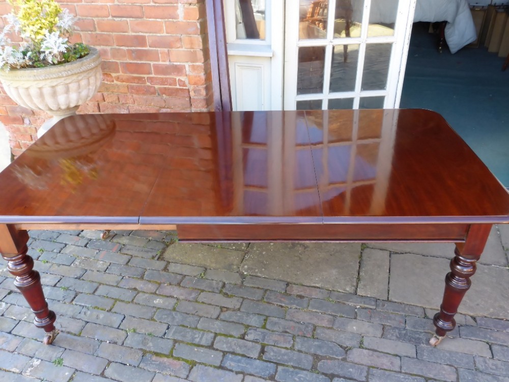 Victorian Mahogany Extending Dining Table