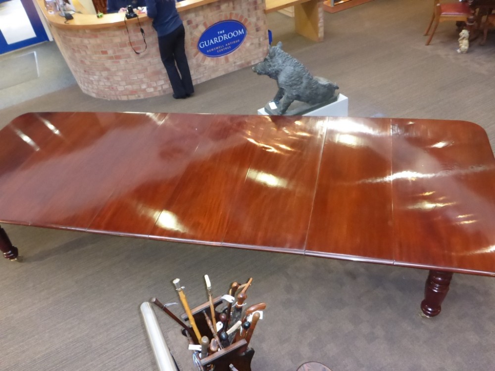 Superb and Rare Victorian Extending Dining Table in Mahogany