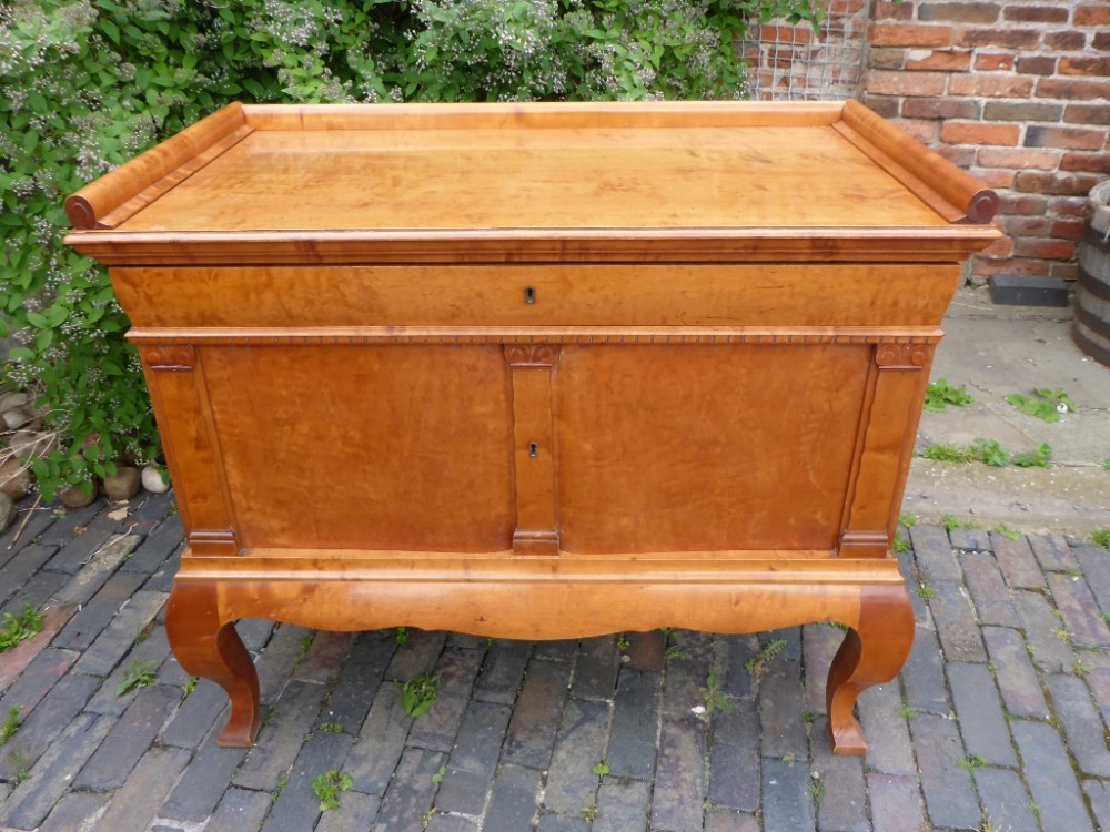 Quality Continental Bedroom Chest
