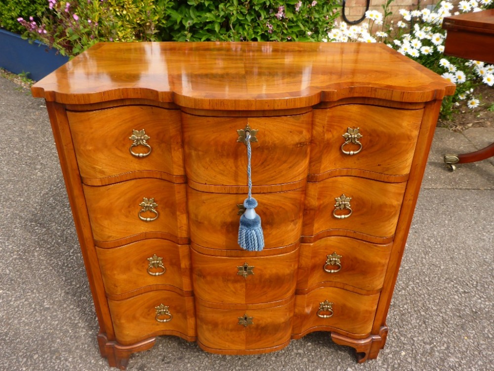 Super Quality Serpentine Chest of Drawers