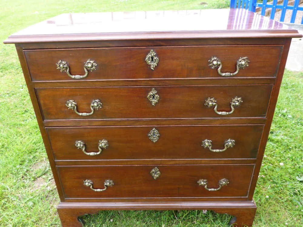 Super Quality George III Chest of Drawers 33 inch wide