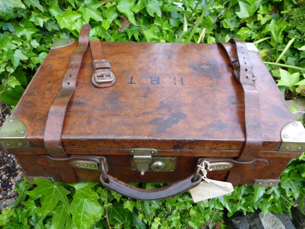 Quality Victorian Country House Cartridge Case