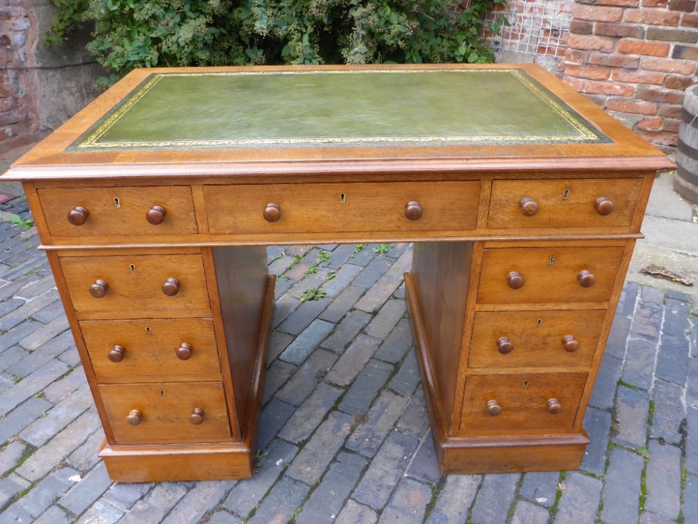 Good Victorian Pedestal Desk in Oak
