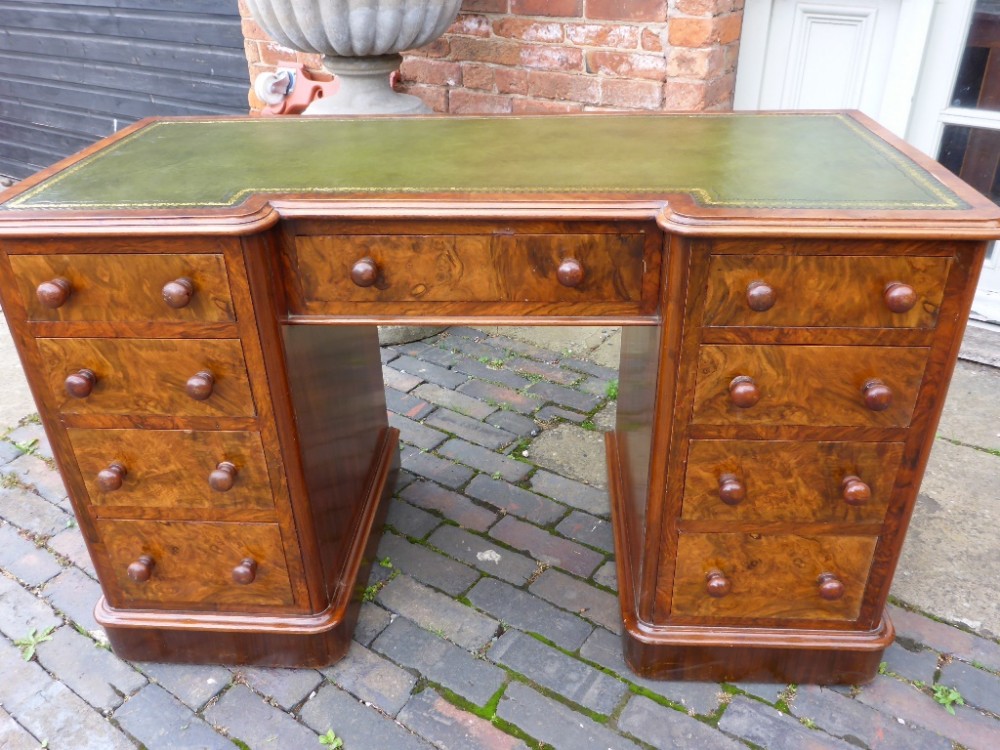 Victorian Desk in Burr Walnut