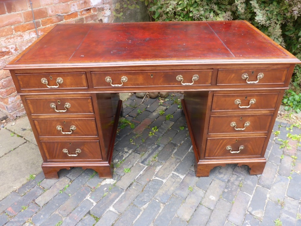 Quality Mahogany Pedestal Desk