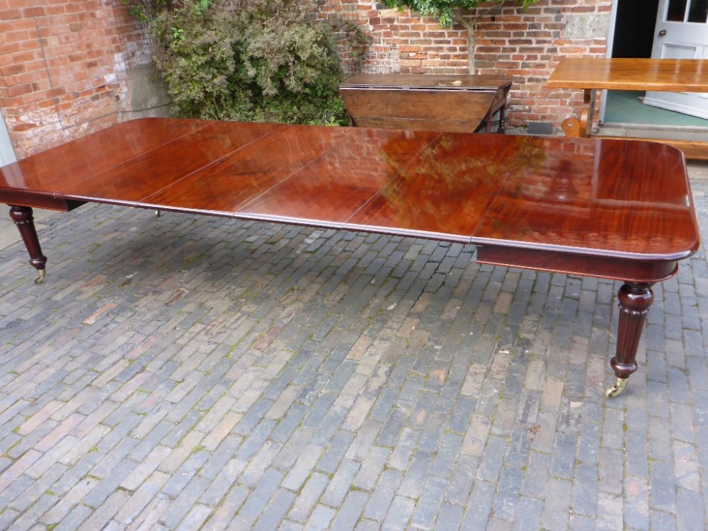 Fine Quality Victorian 4 Leaf Extending Dining Table
