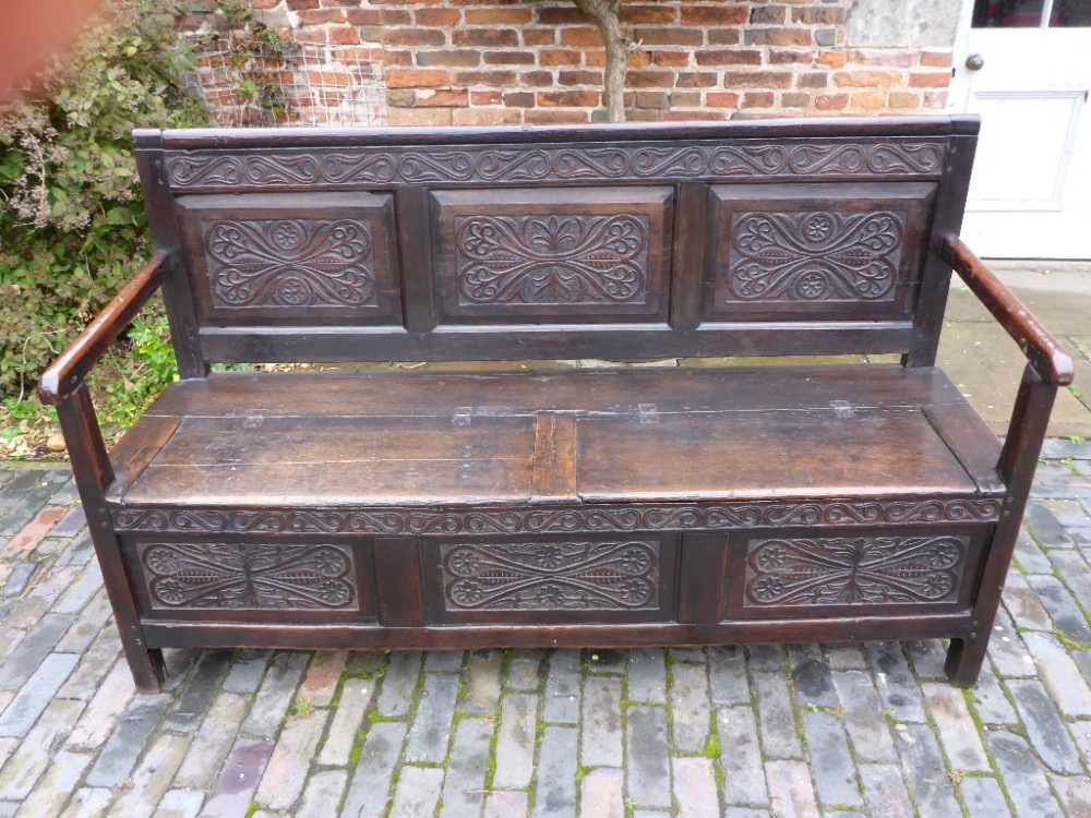 Early 18th century carved Oak Box Settle