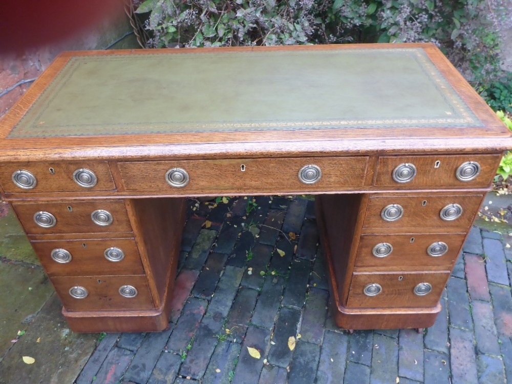 Victorian Pedestal Desk in Oak