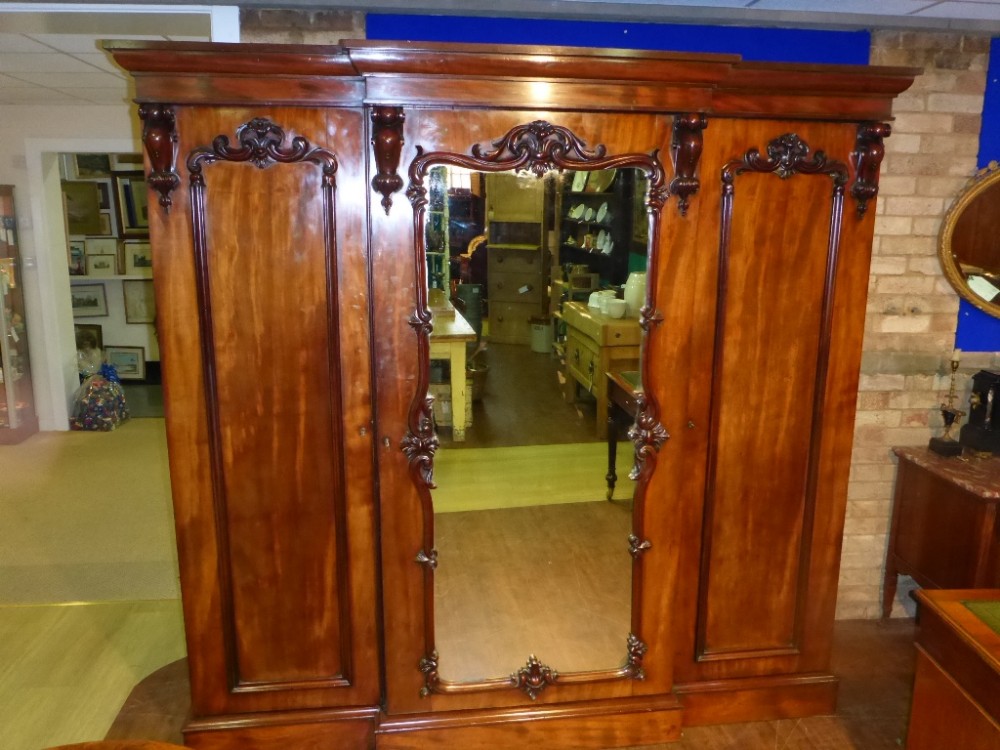 Stunning Victorian Breakfront Mahogany 3 Door Wardrobe