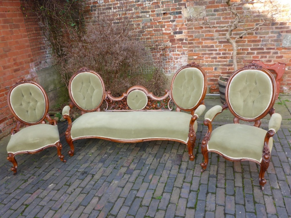 Superb Victorian 3 Piece Salon Suite