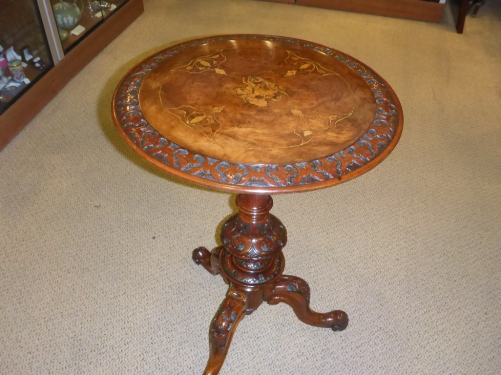 Attractive Victorian Occasional Table in Walnut