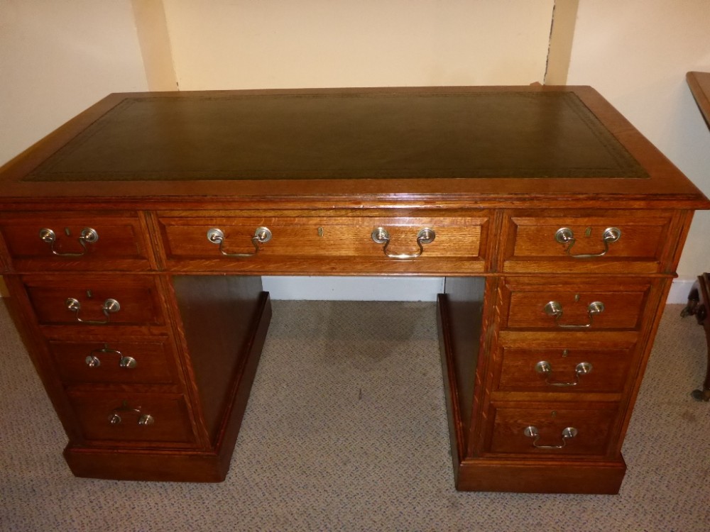 Good Quality Oak Pedestal Desk