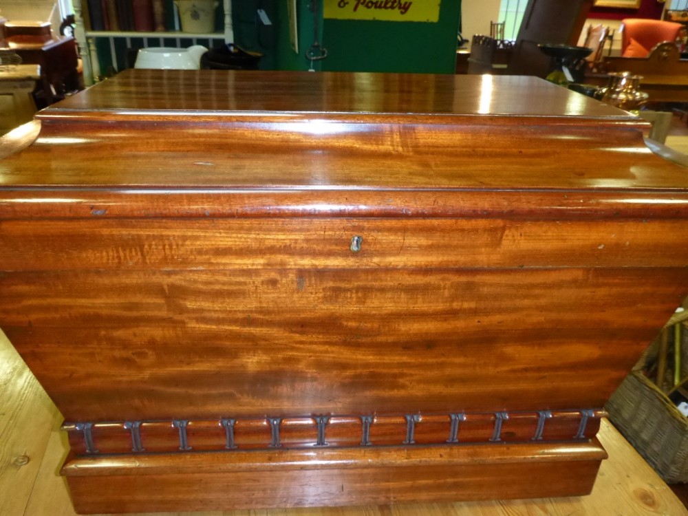 Late Georgian cellaret in Mahogany
