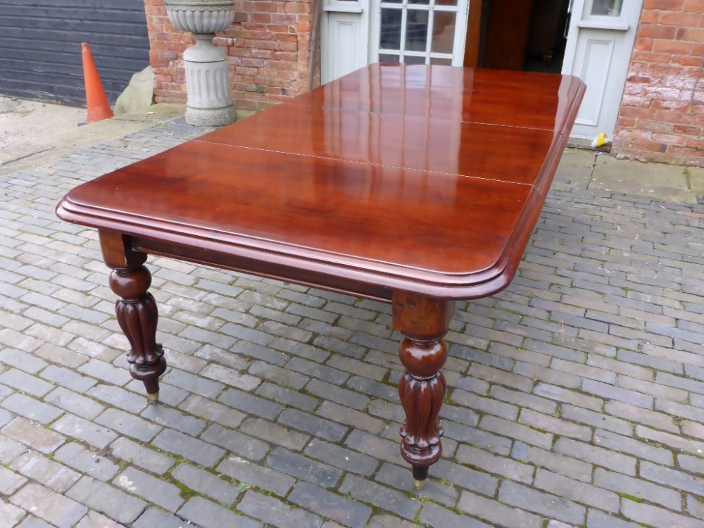 Antique Victorian Mahogany Extending Dining Table