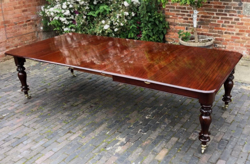 Antique Victorian Mahogany Extending Dining Table
