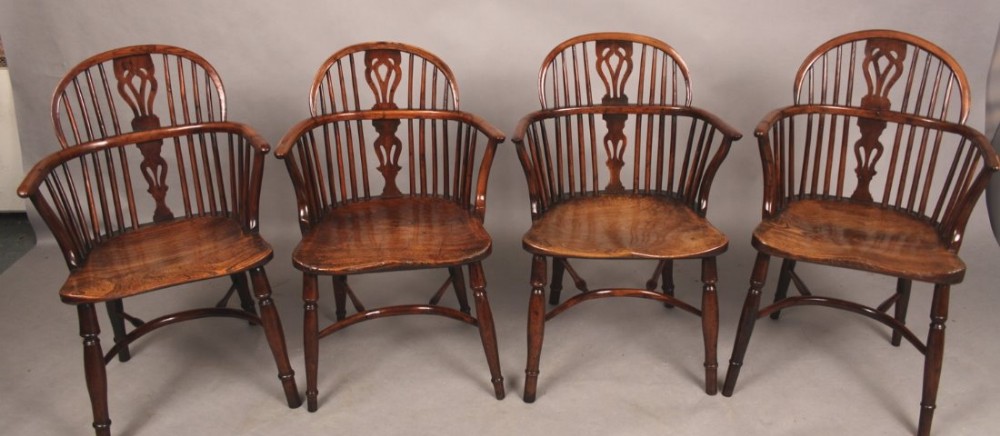 Good Rare Set of 4 East Retford Yew Windsor Chairs