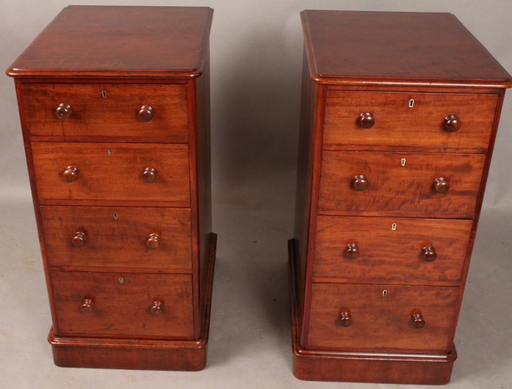 Good pair of Victorian Bedside Chests