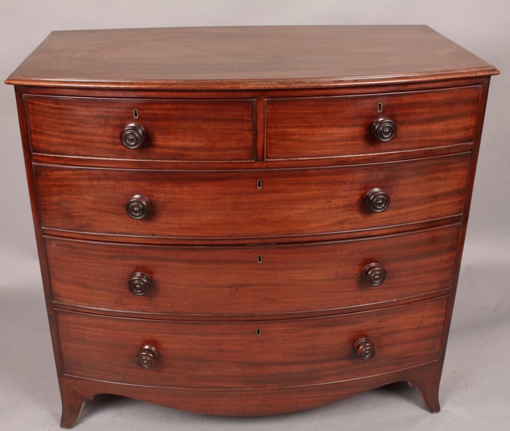 Very Good Quality Bow Chest of Drawers
