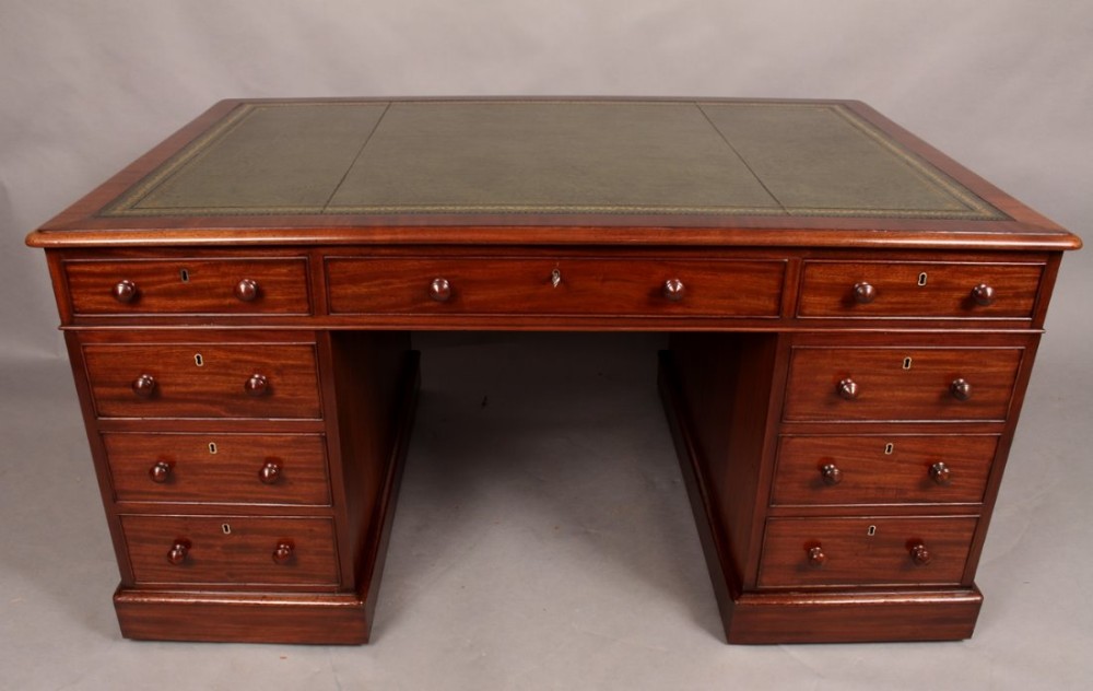 Superb Quality Victorian Partners Desk in Mahogany