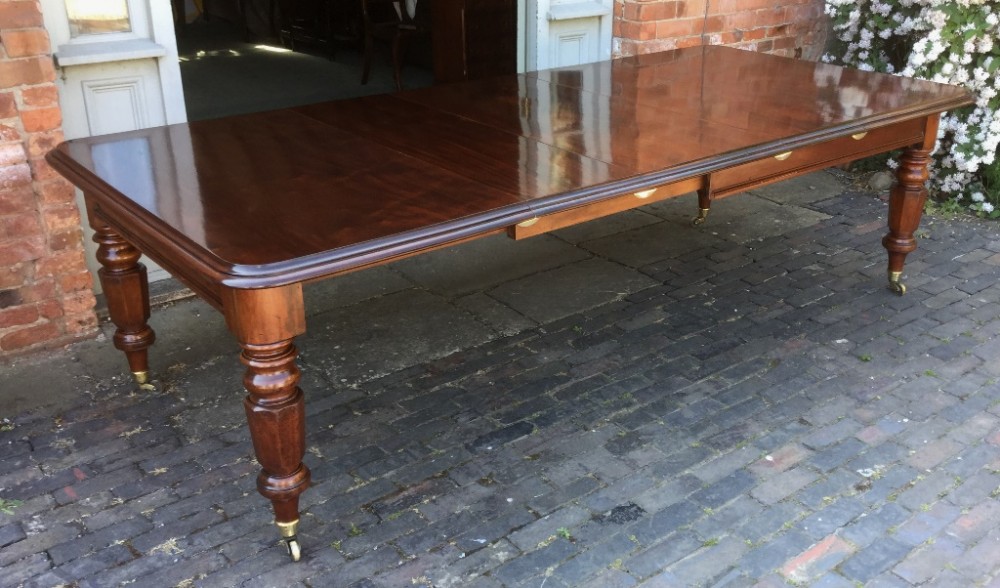 Victorian Mahogany Extending Dining Table