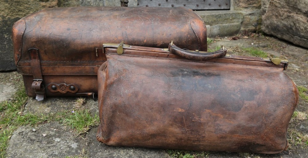 Victorian leather  Gladston bag and trunk 