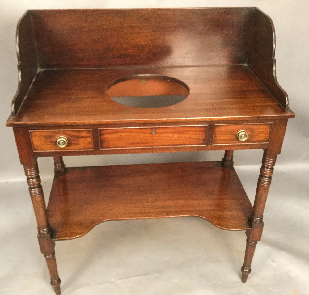 Georgian Mahogany Washstand