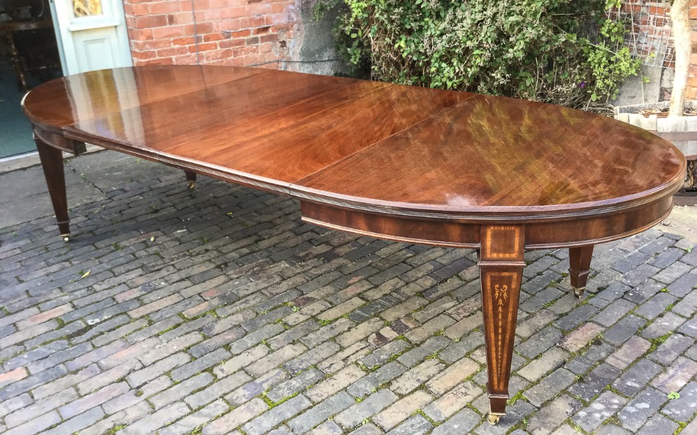 Late Victorian Mahogany Extending Dining Table Inlaid
