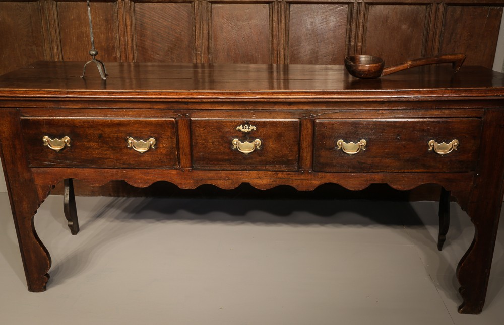 Georgian Silhouette leg dresser c1740